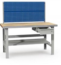 Stanowisko montażowe Table 500 C4, 1530x800mm, z panelem narzędziowym i szufladą.
